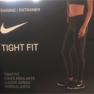 New with tag womens Nike Leggings black msrp $55 size L or XL